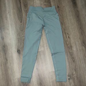 Naturyl by Niykee leggings size L in Sage